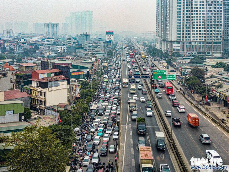 Nút giao Thanh Xuân vẫn kẹt cứng sau 2 ngày phân luồng lại， xe cộ tràn lên vỉa hè - Ảnh 10.