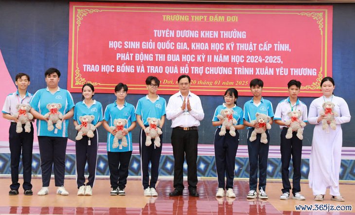 Kỳ thi học sinh giỏi quốc gia THPT: Giải mã hiện tượng trường thường - Ảnh 2.